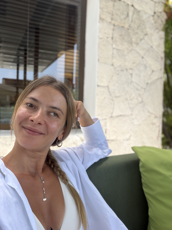 Kristina Mikolčić opuštena na terasi